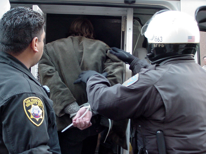 sanfrancisco_feinsteinoffice_arrest2_500.jpg 