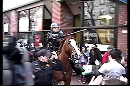 horse-hits-cop-4.jpg 