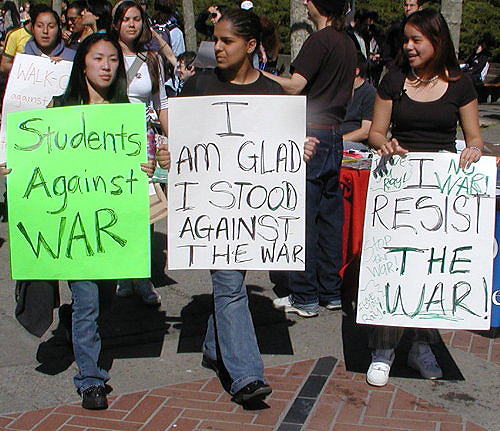 2_students_against_war.jpg 