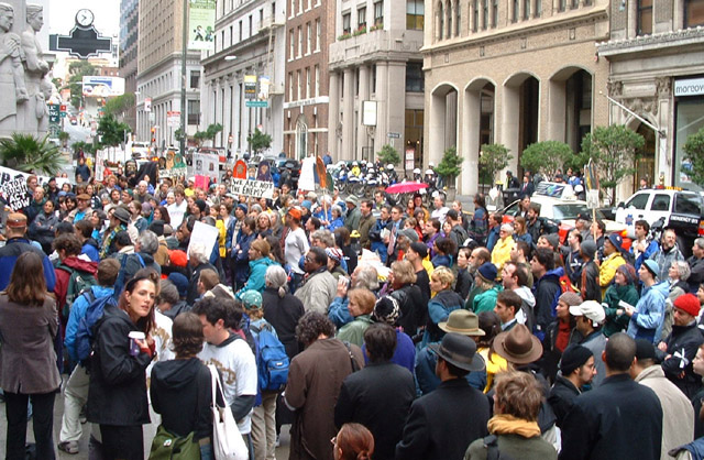 01_031403_sfantiwar_stockexchng_crowd.jpg 
