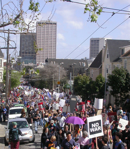 marchers_say_no_war_th.jpg 