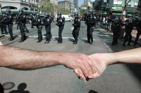 200_hands_united_in_front_of_police_3434.jpg