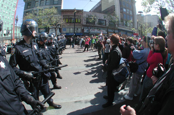 police_standoff_sixth_and_market_3443.jpgh92445.jpg 