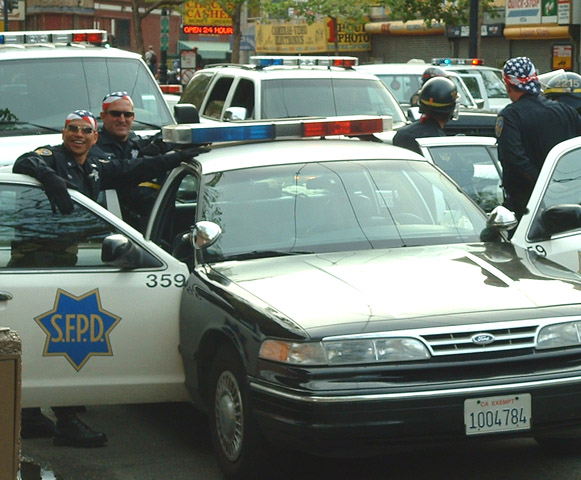 032203_sfantiwar_6thmarket_flagheadcops.jpg 