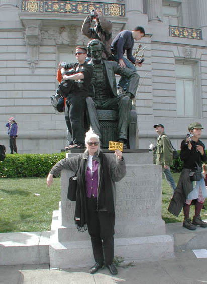 city_hall_statue_3585.jpg 
