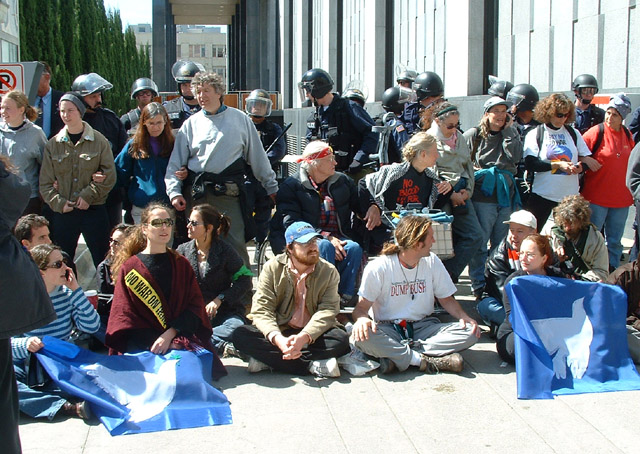 032003_06_sfantiwar_fedb_blockade.jpg 
