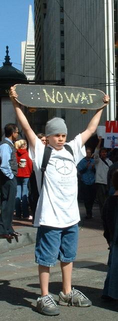 032003_07_sfantiwar_skatenowar2.jpg 