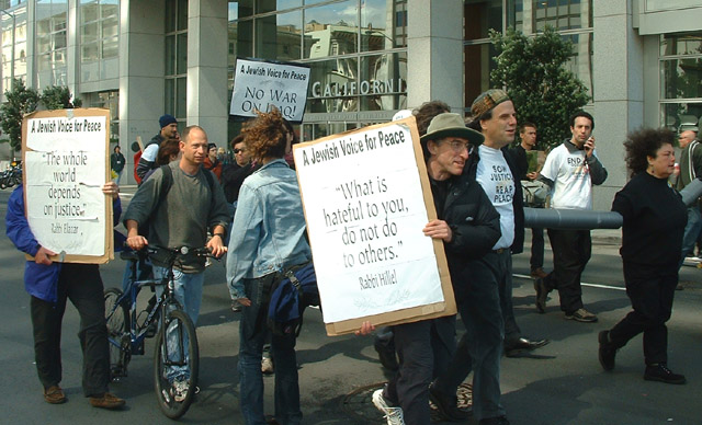 032003_09_sfantiwar_fedb_jewishvoice2.jpg 