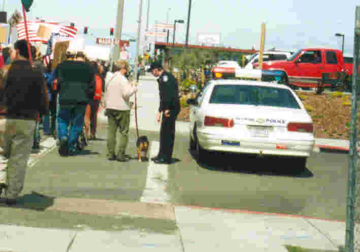 4-5-03__fbpd_talking_to_peace_activist___her_peace_dog_hwy_1.jpg 