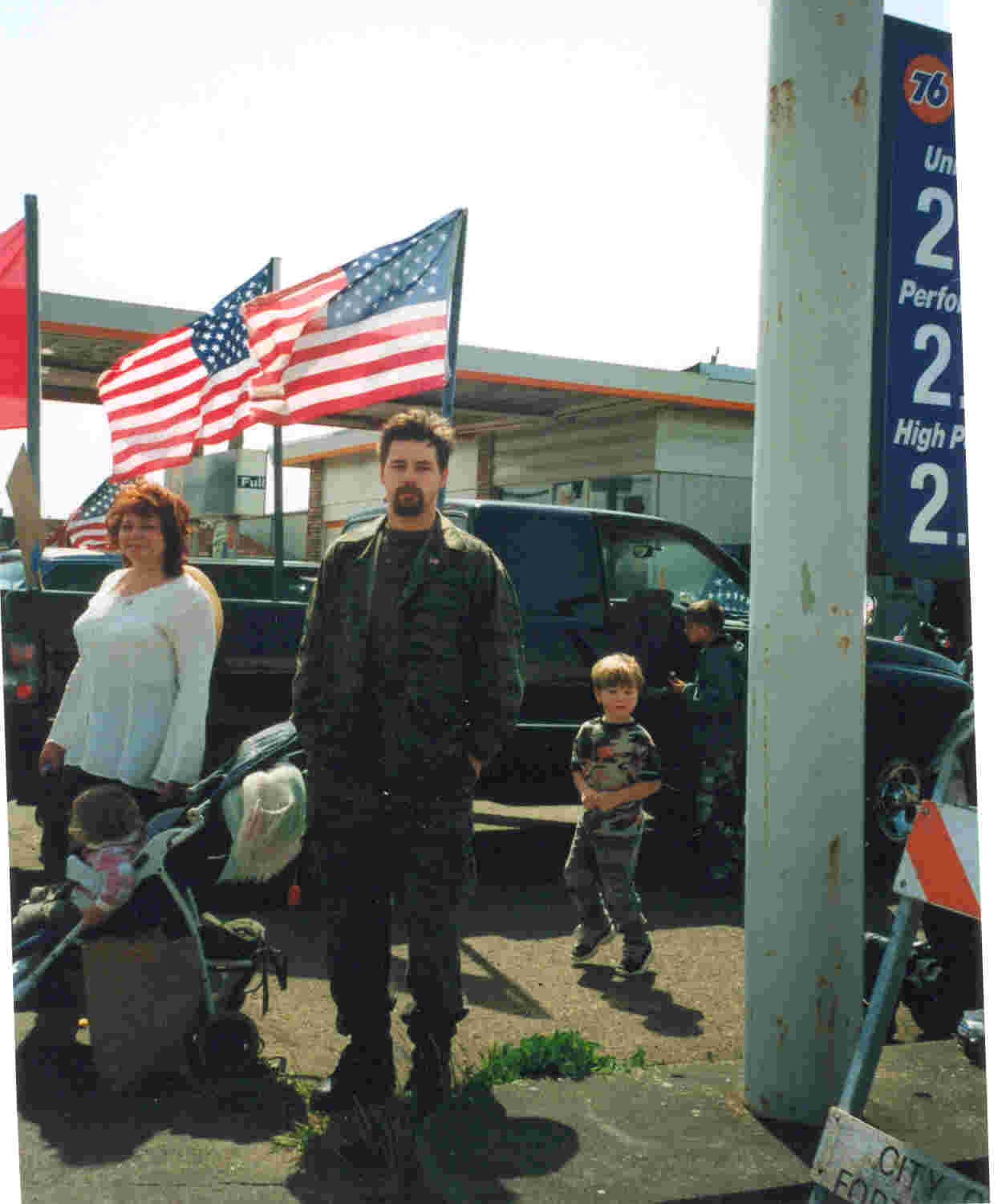 4-5-03_families_with_support_our_troops_demo_hwy_1_fb_ca.jpg 