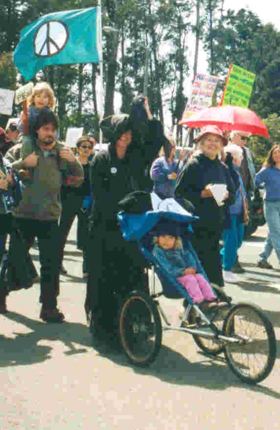 4-5-03_peace_protestor_thais_mazur__women_in_black_activist__fb_001.jpg 