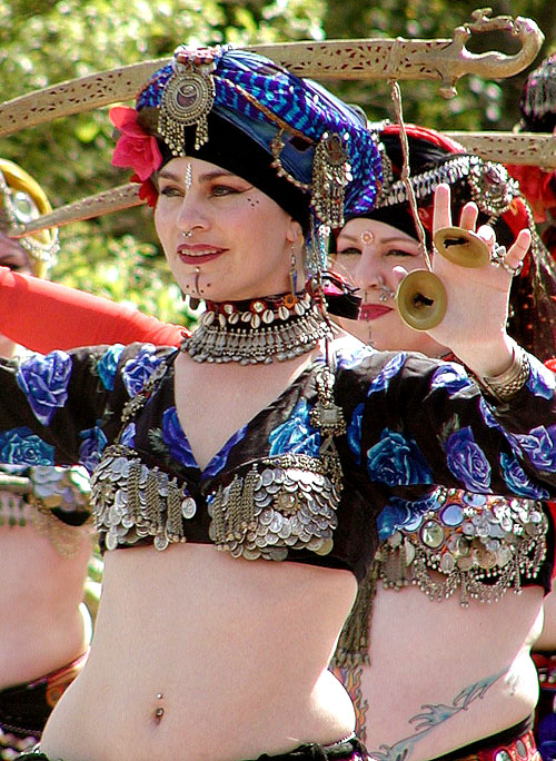 16_belly_dancers3.jpg 