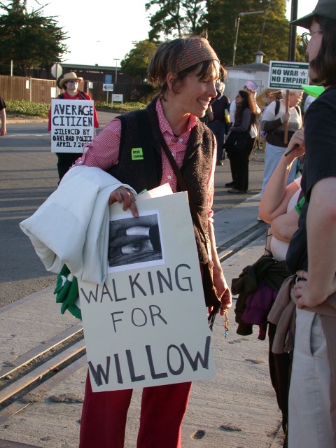 dscn3520.oaklanddockprotest-walkingforwillow.medium.jpg 