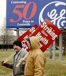 2003_01_14th_sindicalistas_protestam_em_kentucky_contra_aumento_do_plano_de_sa_de_interno_da_ge.jpg 