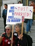 200_9_justmarried.jpg