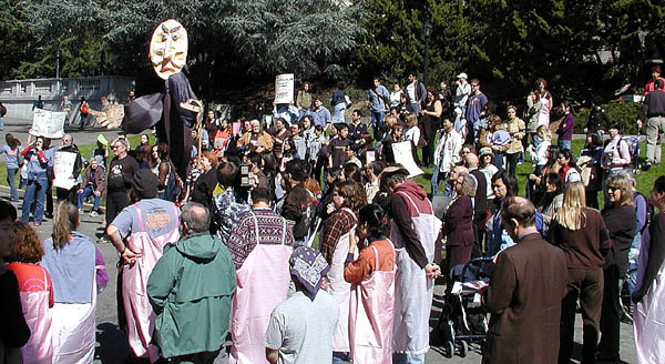 2_crowd.jpgkwme7p.jpg 