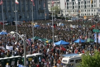 200_crowd_at_civic_center2.jpg
