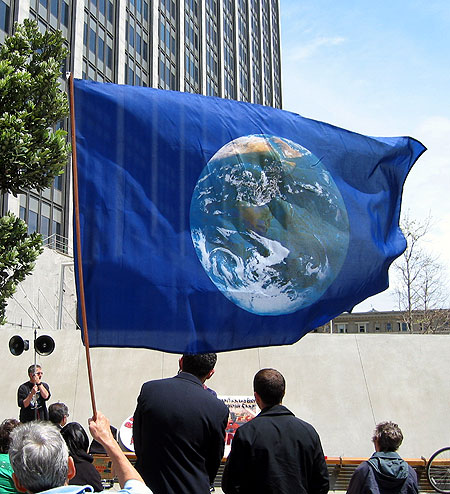 8-earth-flag.jpg 