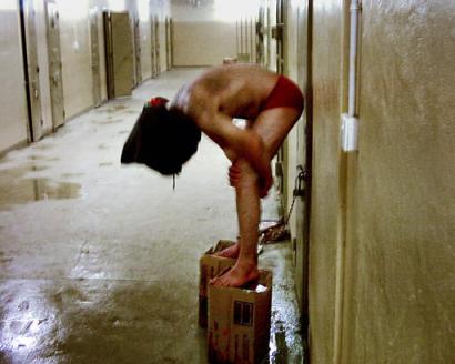 capt.dcwap10905212044.iraq_prisoner_abuse_dcwap109.jpg