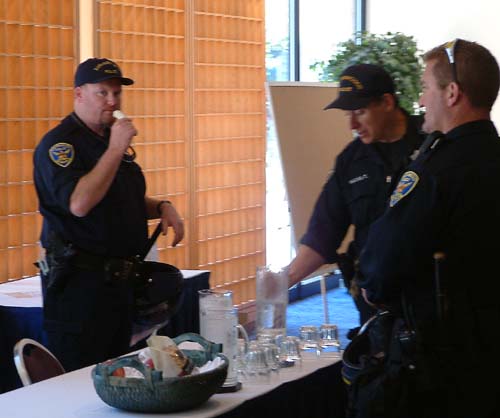 sfpdtakingabreakinsidethehyatt.jpg 
