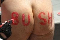 200_bush_is_a_bum_2.jpg