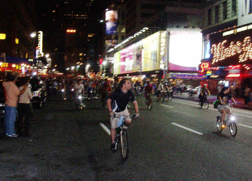 08_critmass_timessq.jpg 