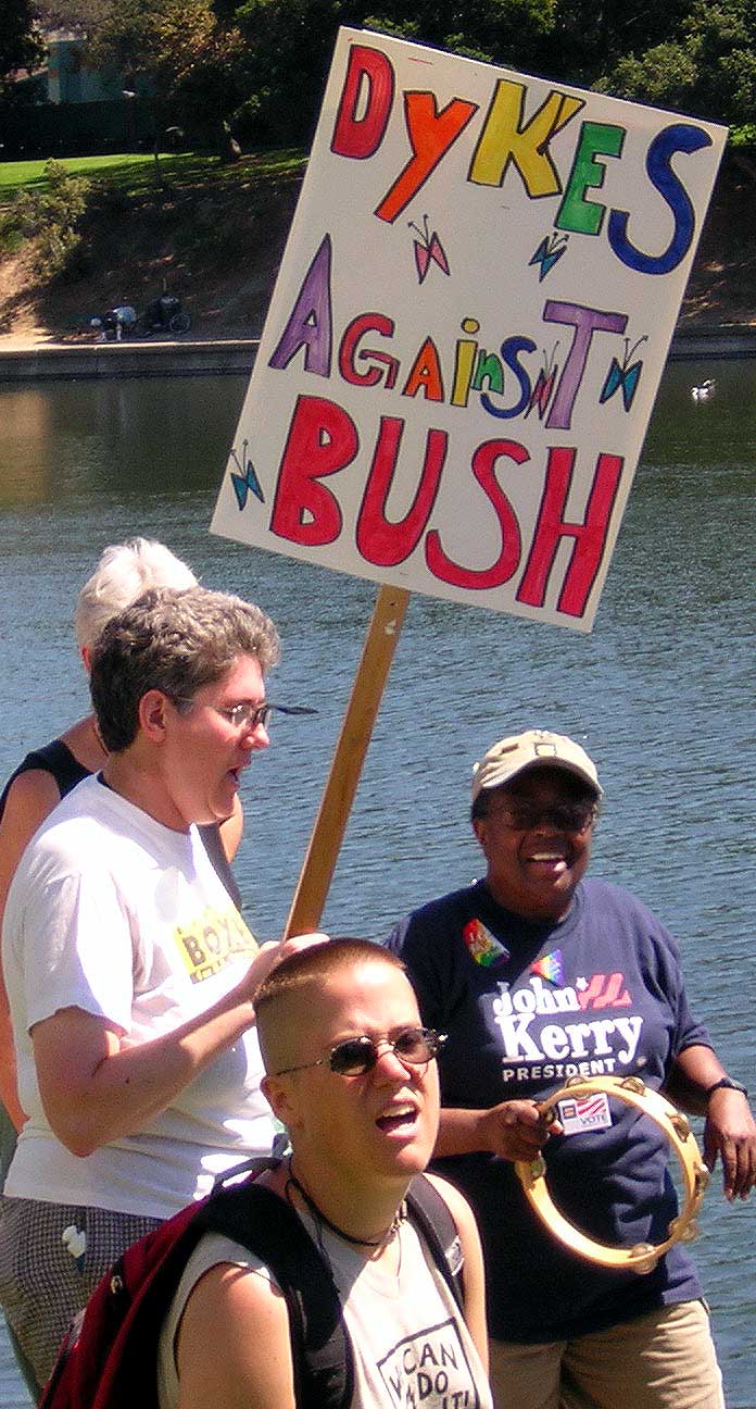 dykesagainstbush.jpg 
