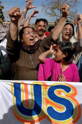 pakistan_us_protest_lhr101.jpg 