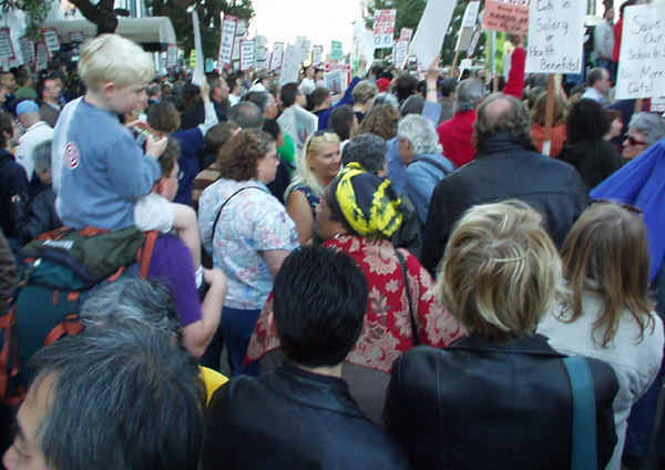 crowd7.jpg 