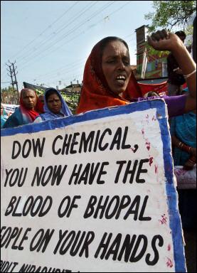 bhopal_woman_protesting.jpg 