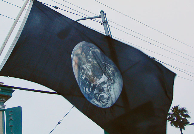 3-earth-flag.jpg 