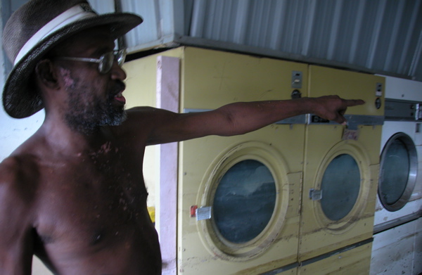 laundromat_9-15-05.jpg 