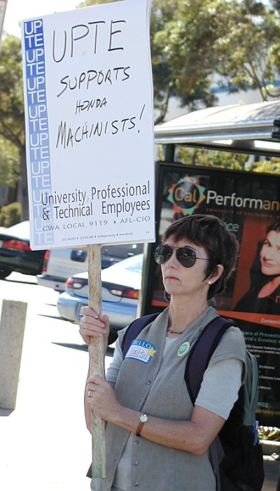 11_woman_with_sign1.jpg 