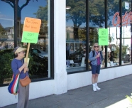 200_16_picketers3.jpg