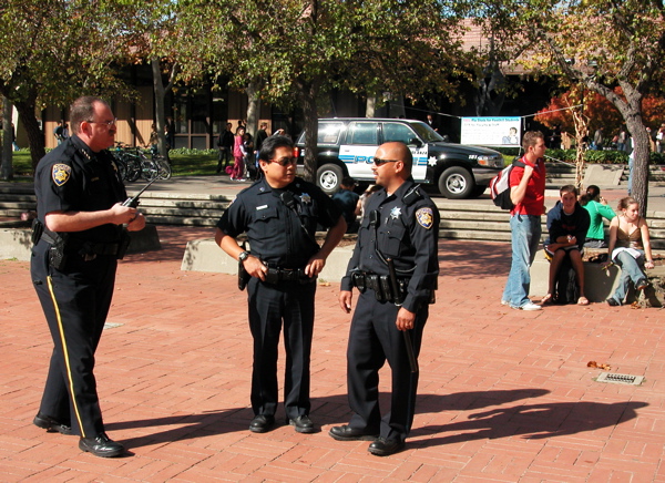 foothillpolice_11-1-05.jpg 