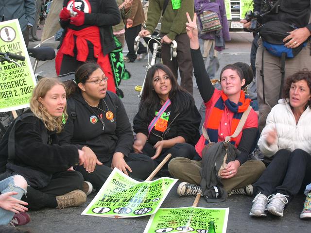 sit_in_4.jpgiofvr9.jpg 