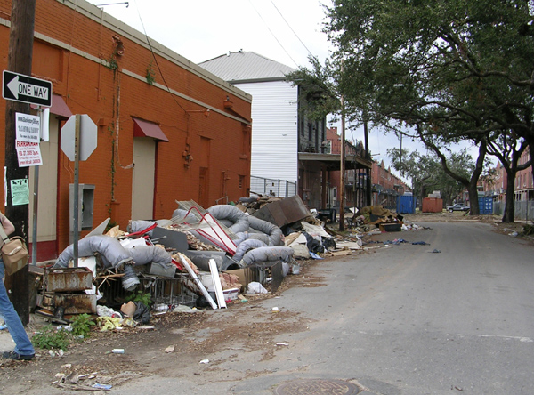12pileoftrashonstreet.jpg 