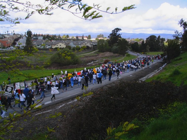 la_marcha_sigue.jpg 