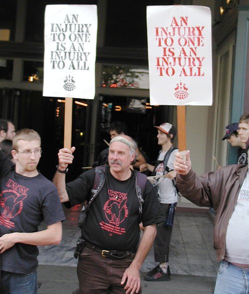 10_picketing3.jpg 