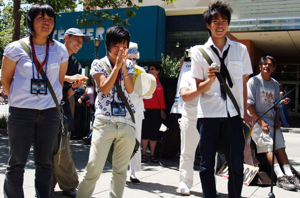 japanese-students_8-6-06.jpg 