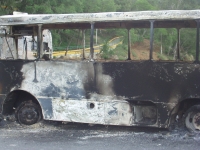 200_2006-08-21-09burnedbus.jpg