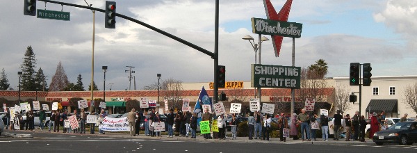 antiwar_demo01_sbm_stevenscreekblvd_sj_20070128.jpg 