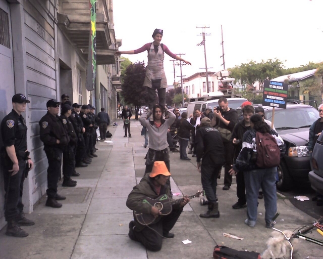 640_shoulder-stand.jpg 