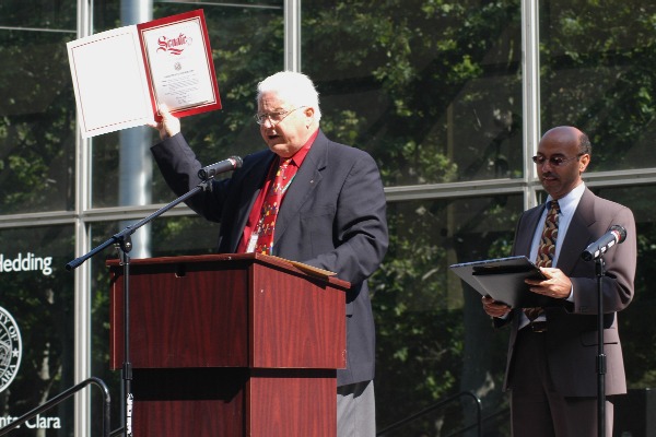 pete_mchugh_announcing_ca_senate_award_to_samir_laymoun_sj_20070515.jpg 