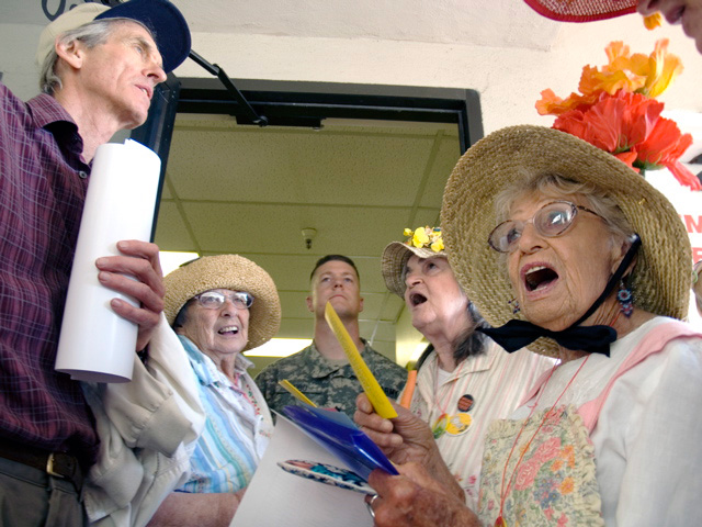 raging-grannies_6-26-07.jpg 