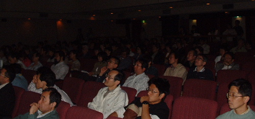 crowd015.jpg 