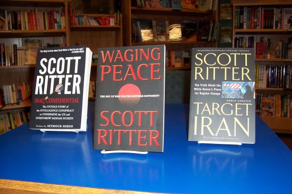 scott_ritter_booksigning_tempe_az_10-12-07_ritter_books.jpg 