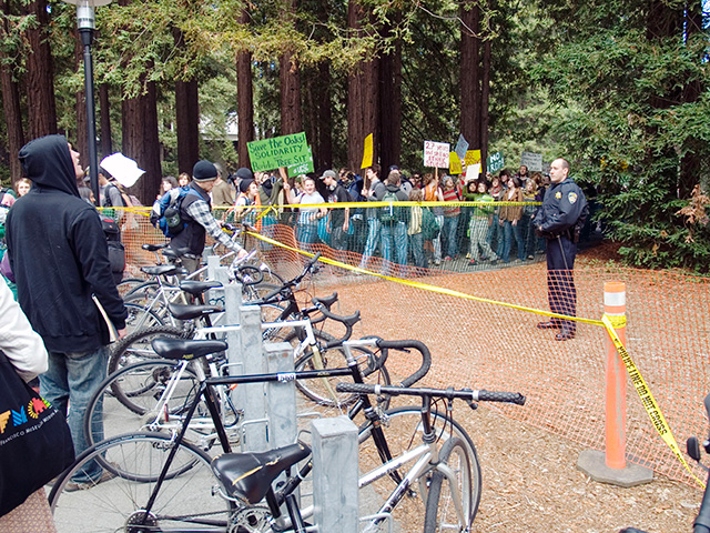 kids-cop_11-7-07.jpg 