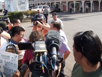 immigration_protest_at_pruitt__s_in_phx_az_11-10-07_sheriff_interview_1.jpg