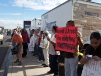 immigration_protest_at_pruitt__s_in_phx_az_11-10-07_signs_2.jpg